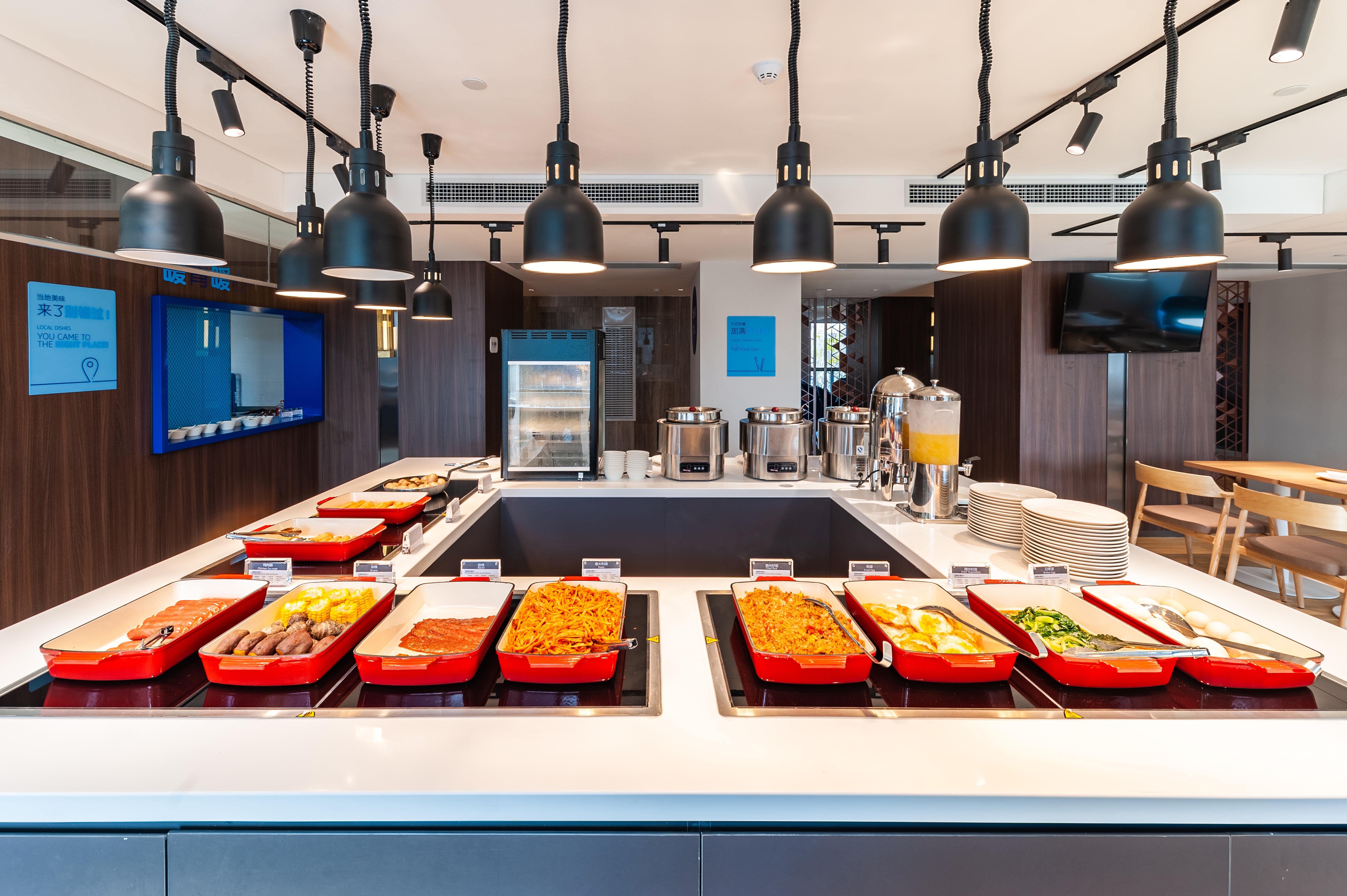Holiday Inn Express Shanghai Baoyang By Ihg Exterior photo